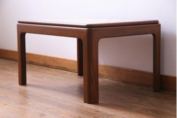 ヴィンテージ家具　北欧ビンテージ　G-PLAN(ジープラン)　チーク材　タイルトップのサイドテーブル(センターテーブル、コーヒーテーブル)