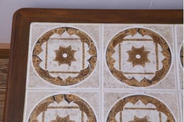 ヴィンテージ家具　北欧ビンテージ　G-PLAN(ジープラン)　チーク材　タイルトップのサイドテーブル(センターテーブル、コーヒーテーブル)