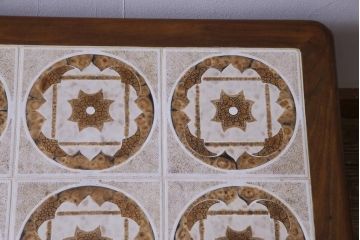 ヴィンテージ家具　北欧ビンテージ　G-PLAN(ジープラン)　チーク材　タイルトップのサイドテーブル(センターテーブル、コーヒーテーブル)