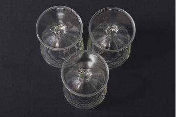 アンティーク雑貨　和製アンティーク　昭和初期の古いプレスガラス製コップ3個セット(グラス)