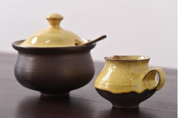 ビンテージ　デンマーク製　Ditlev Keramik ぽってりとしたフォルムが心和むシュガーポット&クリーマーセット(ティーセット)