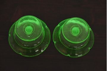 アンティーク雑貨　和製アンティーク　プレスガラス　ウランガラスのレトロな氷コップ2個セット