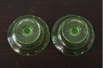 アンティーク雑貨　和製アンティーク　プレスガラス　ウランガラスのレトロな氷コップ2個セット(1)