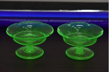 アンティーク雑貨　和製アンティーク　プレスガラス　ウランガラスのレトロな氷コップ2個セット(1)
