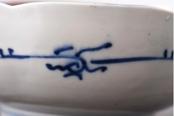 古民具・骨董　花鳥図　輪花　濃い色彩が目を引く明治期の色絵鉢(和食器)