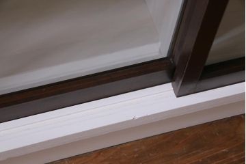 ペイント家具　シンプルで使い勝手の良い大正昭和期の2段重ね収納棚(飾り棚、本箱)