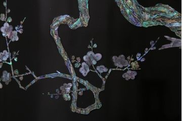 中古　民芸家具　花鳥図　孔雀　表現力の高さが窺える螺鈿細工の衝立(つい立て)(定価約65万円)