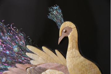 中古　民芸家具　花鳥図　孔雀　表現力の高さが窺える螺鈿細工の衝立(つい立て)(定価約65万円)