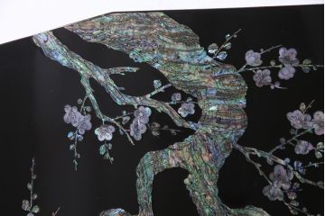 中古　民芸家具　花鳥図　孔雀　表現力の高さが窺える螺鈿細工の衝立(つい立て)(定価約65万円)