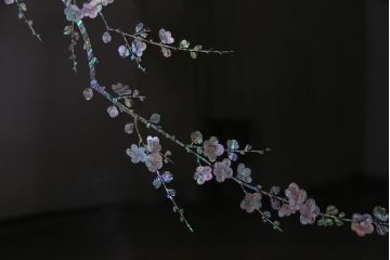 中古　民芸家具　花鳥図　孔雀　表現力の高さが窺える螺鈿細工の衝立(つい立て)(定価約65万円)