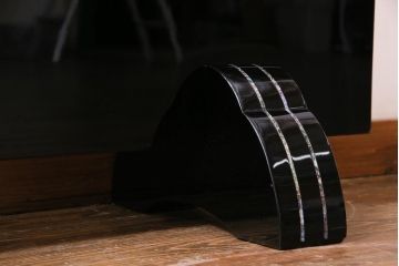 中古　民芸家具　花鳥図　孔雀　表現力の高さが窺える螺鈿細工の衝立(つい立て)(定価約65万円)