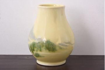 アンティーク雑貨　大正昭和初期　箱付き　平戸華窯　富士の図　淡い黄色が優しげな花瓶