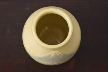 アンティーク雑貨　大正昭和初期　箱付き　平戸華窯　富士の図　淡い黄色が優しげな花瓶