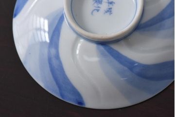 古民具・骨董　江戸期　成化年製　梅花　染付三色ねじり文蓋付茶碗2客セット(和食器)(1)