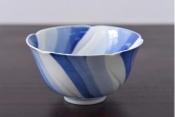 古民具・骨董　江戸期　成化年製　梅花　染付三色ねじり文蓋付茶碗2客セット(和食器)(1)