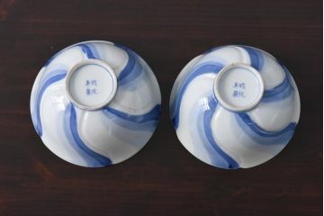 古民具・骨董　江戸期　成化年製　梅花　染付三色ねじり文蓋付茶碗2客セット(和食器)(2)