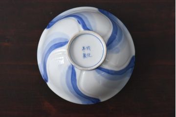 古民具・骨董　江戸期　成化年製　梅花　染付三色ねじり文蓋付茶碗2客セット(和食器)(2)