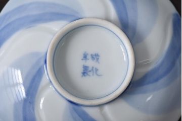 古民具・骨董　江戸期　成化年製　梅花　染付三色ねじり文蓋付茶碗2客セット(和食器)(3)