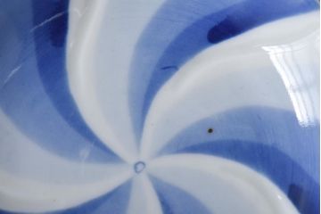 古民具・骨董　江戸期　成化年製　梅花　染付三色ねじり文蓋付茶碗2客セット(和食器)(3)