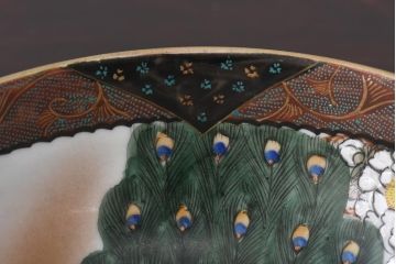 和製アンティーク　九谷焼　色絵　孔雀と牡丹の図　緻密な模様が目を引く鉢(和食器)(1)