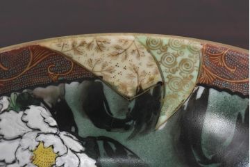 和製アンティーク　九谷焼　色絵　孔雀と牡丹の図　緻密な模様が目を引く鉢(和食器)(1)
