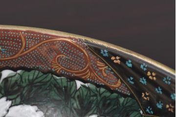 和製アンティーク　九谷焼　色絵　孔雀と牡丹の図　緻密な模様が目を引く鉢(和食器)(1)