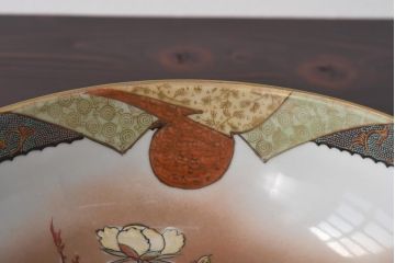 和製アンティーク　九谷焼　色絵　孔雀と牡丹の図　緻密な模様が目を引く鉢(和食器)(2)