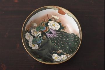 和製アンティーク　九谷焼　色絵　孔雀と牡丹の図　緻密な模様が目を引く鉢(和食器)(2)