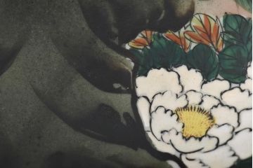 和製アンティーク　九谷焼　色絵　孔雀と牡丹の図　緻密な模様が目を引く鉢(和食器)(2)