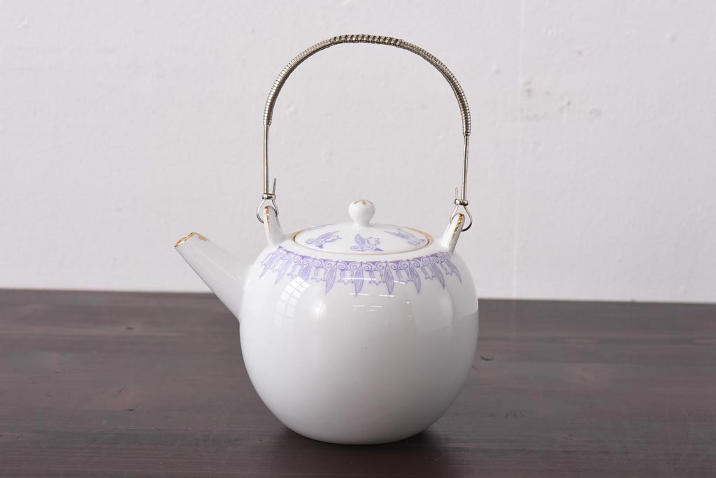 オールドメイトー(名陶硬質磁器・名古屋製陶所)　モダンなデザインが目を惹くティーポット(急須)