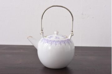 オールドメイトー(名陶硬質磁器・名古屋製陶所)　モダンなデザインが目を惹くティーポット(急須)