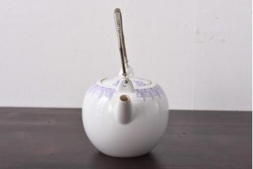 オールドメイトー(名陶硬質磁器・名古屋製陶所)　モダンなデザインが目を惹くティーポット(急須)