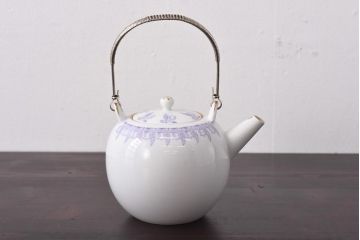 オールドメイトー(名陶硬質磁器・名古屋製陶所)　モダンなデザインが目を惹くティーポット(急須)