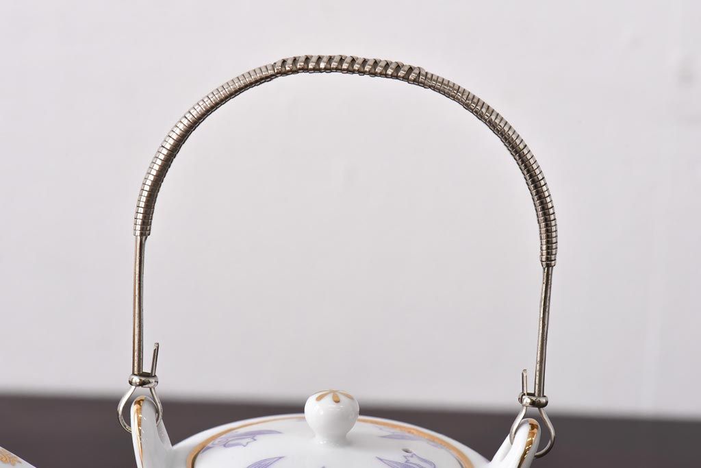 オールドメイトー(名陶硬質磁器・名古屋製陶所)　モダンなデザインが目を惹くティーポット(急須)