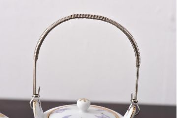 オールドメイトー(名陶硬質磁器・名古屋製陶所)　モダンなデザインが目を惹くティーポット(急須)