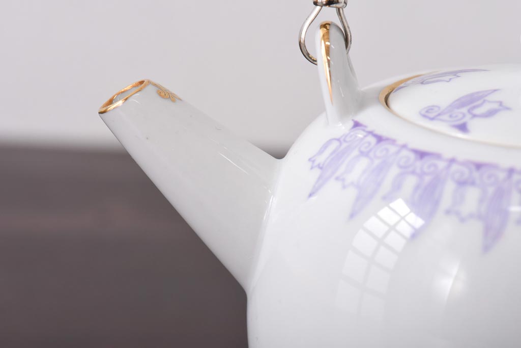 オールドメイトー(名陶硬質磁器・名古屋製陶所)　モダンなデザインが目を惹くティーポット(急須)