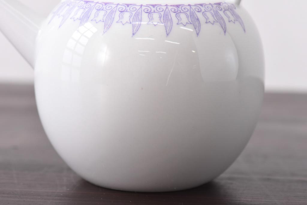 オールドメイトー(名陶硬質磁器・名古屋製陶所)　モダンなデザインが目を惹くティーポット(急須)