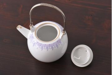 オールドメイトー(名陶硬質磁器・名古屋製陶所)　モダンなデザインが目を惹くティーポット(急須)