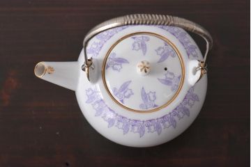 オールドメイトー(名陶硬質磁器・名古屋製陶所)　モダンなデザインが目を惹くティーポット(急須)