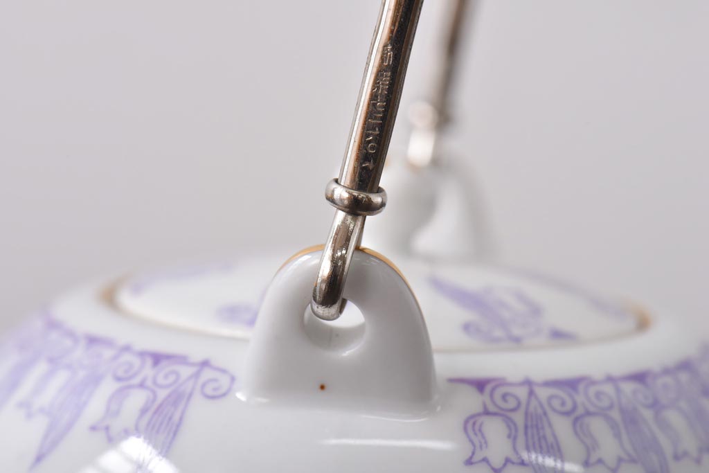 オールドメイトー(名陶硬質磁器・名古屋製陶所)　モダンなデザインが目を惹くティーポット(急須)