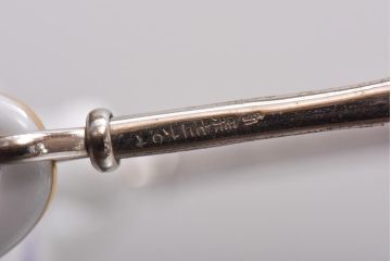 オールドメイトー(名陶硬質磁器・名古屋製陶所)　モダンなデザインが目を惹くティーポット(急須)