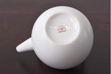 オールドメイトー(名陶硬質磁器・名古屋製陶所)　モダンなデザインが目を惹くティーポット(急須)