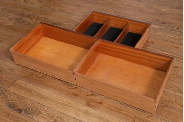 ヴィンテージ家具　イギリスビンテージ　Wrighton　シャープなシルエットが魅力のシンプルモダンなサイドボード
