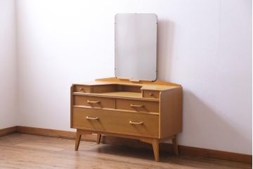 ヴィンテージ家具　北欧ビンテージ　G-PLAN(ジープラン)　Brandon(ブランドン)　オーク材　個性的な引手のドレッサー(化粧台、チェスト、鏡台、引き出し)(R-034763)