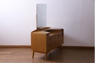 ヴィンテージ家具　北欧ビンテージ　G-PLAN(ジープラン)　Brandon(ブランドン)　オーク材　個性的な引手のドレッサー(化粧台、チェスト、鏡台、引き出し)(R-034763)
