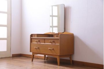 ヴィンテージ家具　北欧ビンテージ　G-PLAN(ジープラン)　Brandon(ブランドン)　オーク材　個性的な引手のドレッサー(化粧台、チェスト、鏡台、引き出し)(R-034763)