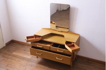 ヴィンテージ家具　北欧ビンテージ　G-PLAN(ジープラン)　Brandon(ブランドン)　オーク材　個性的な引手のドレッサー(化粧台、チェスト、鏡台、引き出し)(R-034763)