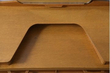 ヴィンテージ家具　北欧ビンテージ　G-PLAN(ジープラン)　Brandon(ブランドン)　オーク材　個性的な引手のドレッサー(化粧台、チェスト、鏡台、引き出し)(R-034763)