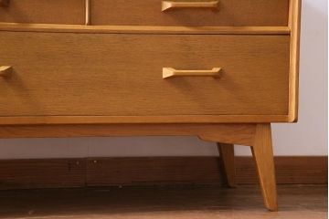 ヴィンテージ家具　北欧ビンテージ　G-PLAN(ジープラン)　Brandon(ブランドン)　オーク材　個性的な引手のドレッサー(化粧台、チェスト、鏡台、引き出し)(R-034763)