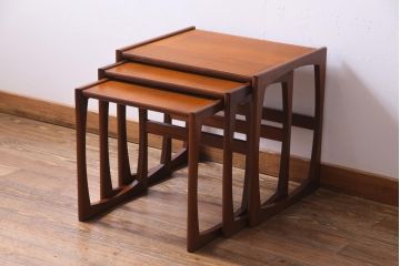 ヴィンテージ家具　北欧ビンテージ　G-PLAN(ジープラン)　チーク材　温かみのある木味のネストテーブル(サイドテーブル)(1)